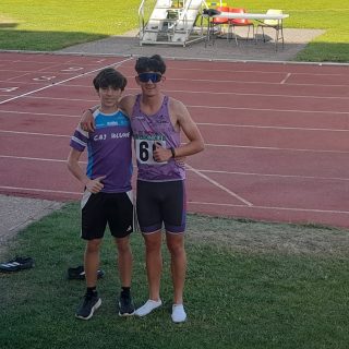 Los atletas del C.A.J.Blume consiguen marcas personales en las pruebas open del Campeonato de España FEDC Menores

📍 Segovia, 13-14 de junio de 2026

Los atletas del C.A.J.Blume han conseguido marcas personales en las pruebas OPEN que se celebraban paralelamente al Campeonato de España de Menores que organizaba la Federación Española de Deportes para Ciegos en Segovia.
En los 100 m.l. sub16 masculino Aitor Galindo Blasco se imponía con una magnífica marca personal de 12.03 y su compañero Héctor Aguado Trapero también conseguía la victoria en los 100 m.l. sub18 con un tiempo de 12.15.
En peso sub16 Surya Velázquez Villalba conseguía el tercer puesto con un mejor lanzamiento de 7.67 m.
En los 100 m.l. sub18 femenino Ivana Pirinlieva Bozhichkova lograba el primer puesto con un tiempo de 13.99 e Iria Sanz Martínez conseguía el segundo puesto con marca personal de 14.87.
Por último, en longitud sub18 femenino Ivana realizaba un mejor salto de 4.60 m e Iria Sanz Martínez saltaba 4.36 m. Ambas atletas lograban marcas personales.

Resultados:
100m sub16 Masculino
⚡ 1º Aitor Galindo Blasco 12.03 (-1.5) MMP

100m sub18 Masculino
⚡ 1º Héctor Aguado Trapero 12.15 (-2.0)

🏋️‍♂️ Peso sub16 Masculino
1️⃣1º Surya Velázquez Villalba 7.67

100m sub18 Femenino
⚡ 1ª Ivana Pirinlieva Bozhichkova 13.99 (0.0)
⚡ 2ª Iria Sanz Martínez 14.87 (0.0)

Longitud sub18 Femenino
📏 1ª Ivana Pirinlieva Bozhichkova 4.60 (0.0) MMP
📏 2ª Iria Sanz Martínez 4.36 (0.0) MMP

#atletismo #atletismoenpista #trackandfield #ESCUELADEATLETISMO #JóvenesAtletas #OrgulloDeEquipo #MMP #PasiónporelAtletismo #cajblume #orgulloblume