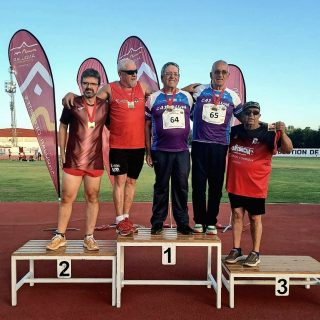 🥇🥈🔥 Los atletas del C.A.J.Blume consiguen cinco medallas en la Reunión de Atletismo Máster Ciudad de Andújar 🥇🥈🔥

📍 Andújar (Jaén), 13-14 de junio de 2026

Los atletas del C.A.J.Blume consiguieron cuatro medallas de oro y una medalla de plata en la Reunión de Atletismo Máster Ciudad de Andujar celebrada los días 13 y 14 de junio.
José Ignacio de la Calle Gómez conseguía dos medallas de oro, en peso (4 kg) con un mejor lanzamiento de 8.02 m y en jabalina (500 g) con 21.93 m, y un cuarto puesto en disco (1 kg) con 22.64 m. 
Javier de la Calle Gómez se imponía en peso (5 kg) con 8.32 m y en disco (1 kg) con 29.13 m, logrando el segundo puesto en jabalina (600 g) con 19.06 m.
Resultados:
Peso (4 kg) Hombres
🥇 1º José Ignacio de la Calle Gómez 8.02
Peso (5 kg) Hombres
🥇 1º Javier de la Calle Gómez 8.32
Disco (1 kg) Hombres
🥇 1º Javier de la Calle Gómez 29.13
4️⃣ 4º José Ignacio de la Calle Gómez 22.64
Jabalina (500 g) Hombres
🥇 1º José Ignacio de la Calle Gómez 21.93
Jabalina (600 g) Hombres
🥈 2º Javier de la Calle Gómez 19.06

#atletismo #atletismoenpista #trackandfield #atletismomaster #reunionmaster #OrgulloDeEquipo #PasiónporelAtletismo #cajblume #orgulloblume