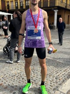 🔥🏃‍♂️ Gran papel del atleta del C.A.J.Blume, Félix Yubero Isabel, en los 10 kms de Tordesillas 🔥🏃‍♂️

📍 Tordesillas (Valladolid), 🗓 11 de octubre de 2026

El atleta del C.A.J. Blume, Félix Yubero Isabel, ha logrado el 12º puesto en el “XXIX 10K Villa del Tratado de Tordesillas” con un tiempo de 34:25 que supone segunda mejor marca en la distancia. Esa marca le da confianza de cara a las competiciones que realizará en los próximos meses.