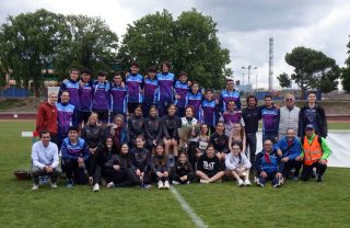 NUEVA TEMPORADA DE LOS CLUBES BLUME Y VELOX ATLETISMO. 

¡INSCRÍBETE! ¡TE ESPERAMOS!

VEN A LA ESCUELA DE ATLETISMO DE LOS CLUBES BLUME Y VELOX ATLETISMO

Disfruta este nuevo curso del atletismo en nuestra escuela de atletismo de los clubes C.A.J.Blume y Velox Atletismo. 

Para más información:
 - atletismoblume@hotmail.com 
 - veloxatletismo@outlook.es

¡VIVE LA EXPERIENCIA!

ENTRENAMIENTOS: DÍAS Y HORARIOS
DÍAS Y HORARIOS. ATLETAS DE 8 A 12 AÑOS
Entrenador: Maya Bogomilova Pirinlieva.
Lugar de entrenamiento: A determinar. 
Horario: Martes y jueves de 18:55 a 19:55 h. 
 Sábados de 11:00 a 12:00 h (Pistas de atletismo). 
Fecha de inicio: 2 de octubre.
Fecha fin de la actividad: 28 de mayo.

DÍAS Y HORARIOS. ATLETAS A PARTIR DE 13 AÑOS
Entrenador: Jorge Martín Martín, Óscar Cruz de la Fuente y Maya Bogomilova Pirinlieva.
Lugar de entrenamiento: Pistas de atletismo.
Horario: Lunes, martes, miércoles y jueves de 19:45 a 21:30 h.
 Sábados de 11:00 a 13:00 h

Fecha de inicio: 15 de septiembre.