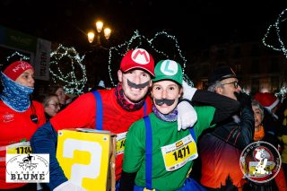 🎉🏃‍♀️🏃‍♂️ ¡MIL GRACIAS, SEGOVIA! 🏃‍♂️🏃‍♀️🎉

La San Silvestre Segoviana 2025 ya ha superado los 1️⃣0️⃣0️⃣0️⃣ INSCRITOS 🙌🔥

💥 Más de mil corredores ya han dicho SÍ a despedir el año corriendo por nuestras calles

📆 31 de diciembre

🏰 Segovia se vuelve a llenar de deporte, disfraces y buen rollo

👉 ¿Aún no estás inscrito? ¡No te quedes fuera!

👟🎽 Seguimos sumando kilómetros y sonrisas 😄

ORGANIZA:
Club Atlético Joaquín Blume

INSTITUCIONES:
@ayuntamientosegovia
@imdsegovia
@diputaciondesegovia

PATROCINADOR PRINCIPAL:
@naturpellet

COCHE OFICIAL DE LA PRUEBA:
@hyundaiesp
@hyundaisegohyun

PATROCINADORES:
@fundacioncajaruraldesegovia
@bigmatabanera
@clinicamedicagoya
@maxcolchon.es
@aluminiosluismig
@gestoriacuestaperez
@brualdissg20
@cocacola_esp
@tiendamundolaboral
@huercasa
@gadis.supermercados
@miguelanezgentedulce
@disenium.confort
@restaurantecasaressegovia
@english.abracadabra
@radalki

COLABORADORES:
@drinseguridad
@dimeserviciosasistenciales
@nievaline
@centronexusegovia
@ambientair.es

MEDIOS DE COMUNICACIÓN OFICIALES:
@radiosegoviacadenaser
@Los40segovia

COLABORADOR FOTOGRÁFICO
@sonrisasdelacalle_fotografia 

#SanSilvestreSegoviana2025 #MásDe1000 #CorreSegovia #ciudadeuropeadeldeporte #RunningLife 🏃‍♀️✨