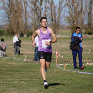 LOS ATLETAS DEL C.A.J.BLUME VUELVEN AL CROSS EN CANTIMPALOS

Cantimpalos, 8 de diciembre de 2025

Un año más, el Club Atlético Joaquín Blume ha participado con sus atletas en el LIII Cross Nacional Ayuntamiento de Cantimpalos, cross que ha estado marcado por las bajas temperaturas y el fuerte viento.

En la prueba élite masculina, Félix Yubero Isabel se clasificó en el puesto 36º (26º senior) con un tiempo de 33:01.

La prueba la ganó Abderrahmane AFERDI seguido de Younes KNIYA TOUI y Kelvine Kiptoo NURKEU y contó con los españoles Javier Guerra Polo, Sergio Paniagua y Vicente Viciosa.

Patrocinadores:
@ayuntamientosegovia 
@diputaciondesegovia 
@imdsegovia 
@fundacioncajaruraldesegovia