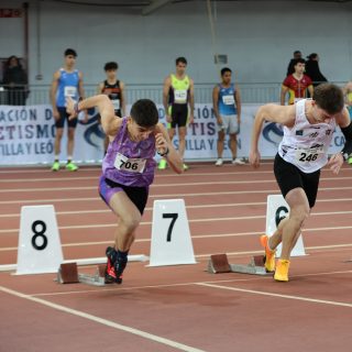 🏟️✨ CAMPEONATO AUTONÓMICO ABSOLUTO CASTILLA Y LEÓN – PC ✨🏟️

El pasado sábado 7 de febrero se celebró en Salamanca 📍 el Campeonato Autonómico Absoluto de Pista Cubierta y varios atletas del C.A. Joaquín Blume 🔴⚪ estuvieron presentes firmando grandes actuaciones 💪🔥

🌟 RESULTADOS DESTACADOS 🌟

🏃‍♀️ Eva Marqués
4️⃣ª absoluta en 400 ml
⏱️ 57''03 🔥👏

🏃‍♂️ Gonzalo Hernández
💥 Marca Personal en 1500 ml
⏱️ 4'10''
13º puesto 🙌

🏃‍♂️ Daniel Heras
⏱️ 7''48 en 60 ml
➡️ Igualando su mejor marca
➡️ ¡Clasificado para la final! 😱🔥

🥎 Darío Mayo
Peso: 11,23 m
6️⃣ª posición 💪

⚡ Álvaro Heras
60 ml → 7''69
200 ml → 23''70 🏃‍♂️💨

Grandes sensaciones y mucho nivel del equipo en la pista 👏❤️
¡ENHORABUENA A TODOS! 🎉🎉🎉

#CAJoaquinBlume #Atletismo #PistaCubierta #Salamanca #Competición #OrgulloDeClub #SeguimosSumando