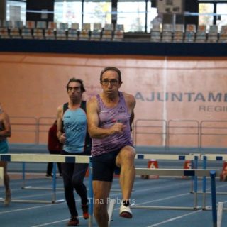 🏅👏 ¡EXCELENTE ACTUACIÓN DE JOSÉ MARÍA DEL PRISCO! 👏🏅

Durante el fin de semana del 6 y 7 de junio se celebró en el Estadio de Vallehermoso el Campeonato de Madrid Máster, una cita en la que estuvo presente nuestro atleta José María del Prisco, representando con orgullo los colores del club. 💙💪

🏃‍♂️✨ José María realizó una magnífica actuación en la prueba de salto de longitud, alcanzando una marca de 4,65 metros, un resultado que le sitúa en lo más alto del ranking de la categoría M-65. 🥇🔥

🎉 Desde el Club Atlético Joaquín Blume queremos felicitarle por este gran logro, fruto de su esfuerzo, constancia y dedicación diaria.

🚀 Esperamos que este excelente resultado sea un estímulo para seguir entrenando con la misma ilusión y continuar cosechando éxitos y mejores marcas en futuras competiciones.

💙 ¡Enhorabuena, José María! Seguimos disfrutando de tus grandes actuaciones. 👏🏅💪

#ClubAtleticoJoaquinBlume #Atletismo #Master #CampeonatoDeMadrid #Vallehermoso #SaltoDeLongitud #RankingM65 #Esfuerzo #Superacion #Deporte #AtletasMaster #OrgulloBlume 🏃‍♂️🥇🔥