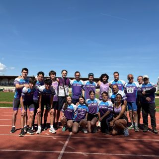 GRANDES MARCAS DE LOS ATLETAS DEL C.A.J.BLUME EN EL III CONTROL PROVINCIAL DE SEGOVIA

Segovia, 19 de abril de 2026

El pasado 19 de abril 🗓️ se celebró en las pistas de atletismo Antonio Prieto 🏃‍♂️el III control provincial de Segovia con elevada participación de los atletas del C.A.J.Blume y con grandes marcas atletas. 
Resultados:
🏃‍♂️100m hombres
⚡️ 4º Marco Maza Requena 11.98 (-0.5)
⚡️ 6º Álvaro Heras de Miguel 12.10 (-0.5)
⚡️ 7º Aitor Galindo Blasco 12.18 (+0.0)
⚡️ 8º Héctor Aguado Trapero 12.18 (-0.5)
⚡️ 10º Aitor Cruz Álvarez 12.45 (-0.5)
⚡️ 12º Adrián Pérez Vera 12.59 (+0.0)
🏃‍♂️400m Hombres
💥1º Héctor Aguado Trapero 54.52
 🏃‍♂️1.000m Hombres
💥1º Oliver Martín de Pablo 3:25.57
Longitud hombres Sub12
1º Oliver Martín de Pablo 3.99 (-1.0)
Martillo (4kg) hombres Master M70
1º José Ignacio de la Calle Gómez 23.40
Martillo (5kg) hombres Master M65
1º Raúl Calvo Benito 33.56
2º Javier de la Calle Gómez 30.02
🎯 Jabalina (500g) hombres Master M70
1º José Ignacio de la Calle Gómez 22.52
🎯Jabalina (600g) hombres
4º Surya Velázquez Villalba 26.50
🎯 Jabalina (600g) hombres Master M65
1º José María del Prisco Otero 21.56
2º Javier de la Calle Gómez 17.83
3º Raúl Calvo Benito 14.75
🎯 Jabalina hombres
1º Darío Mayo Calvo 47.70
🏃‍♀️100m mujeres
⚡️ 5ª Eva Marqués Nicolás 12.88 (+0.0)
⚡️ 15ª Aitana Quiñones Martín 14.34 (-1.0)
⚡️ 16ª Sara Osuna Moreno 14.74 (-1.0)
⚡️ 18ª María del Carmen Montes Hernando 14.99 (-2.1)
🏃‍♀️150 m.l. mujeres
⚡️ 2ª Alma Tardón Cervera 22.09
🏃‍♀️400 m.l. mujeres
💥1ª Laura Mayo Calvo 1:05.51
🏃‍♀️100 m.v sub16/sub18 mujeres
2ª Irene García Arévalo 15.95 (+0.0)
Longitud mujeres sub18
2ª Ivana Pirinlieva Bozhichkova 4.58 (-2.3)
Triple salto mujeres
💥1ª Irene García Arévalo 11.11 (-1.3)
4ª Ivana Pirinlieva Bozhichkova 10.05 (-1.4)
Martillo (3kg) mujeres Master F50
1ª Rosa de la Calle Gómez 31.64
🎯Jabalina (400g) mujeres Sub14
💥1ª Alma Tardón Cervera 18.56
🎯 Jabalina (500g) mujeres Master F50
💥1ª Rosa de la Calle Gómez 15.88
