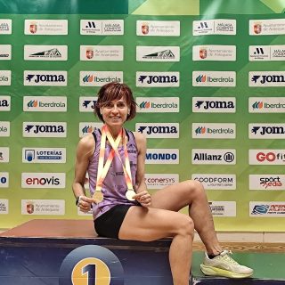 🏃‍♀️🇪🇺 ¡ESPECTACULAR ACTUACIÓN EN EL EUROPEO! 🇪🇺🏃‍♀️

🔥 Sonia de la Calle logra una brillante 5ª posición en el Campeonato de Europa de pista cubierta en Torun 🇵🇱, en la prueba de 3000 m.l.

⏱️ Tiempo: 11:10.60
🥉 ¡A tan solo 6 segundos de la medalla de bronce!

💥 Un resultado increíble que confirma su gran estado de forma y su enorme competitividad al más alto nivel 💪✨

🚀 Y esto no termina aquí…
En los próximos días volverá a la competición:
➡️ 5K en ruta 🛣️
➡️ 1500 m.l. 🏟️

🍀 ¡Le deseamos toda la suerte del mundo! Ojalá pueda traer una merecida presea para tierras segovianas 🥇💙

👏 ¡Enhorabuena, Sonia! ¡Seguimos soñando contigo!
#Atletismo #Europeo #Running #Segovia #Orgullo #Lucha #Superación #CampeonatoDeEuropa 🏃‍♀️🔥