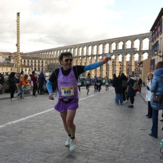 🏃‍♂️🔥 ¡GRAN ACTUACIÓN EN LA MEDIA MARATÓN DE SEGOVIA! 🔥🏃‍♀️

El pasado 28 de marzo, nuestros atletas brillaron en una de las pruebas más exigentes 💪⛰️: ¡la Media Maratón de Segovia!

👏 Cuatro representantes del club lo dieron TODO, consiguiendo grandes resultados:

🥇 Lucas Calzada
➡️ Puesto 50º
⏱️ 1h 25’ 57’’

🥈 Juan Carlos Villagrán
➡️ Puesto 75º
⏱️ 1h 28’ 09’’

🥉 Gonzalo del Prisco
➡️ Puesto 190º
⏱️ 1h 34’ 44’’

🏅 Florencio Montes
➡️ Puesto 894º
⏱️ 1h 54’ 06’’

💥 ¡Orgullosos de vuestro esfuerzo, constancia y espíritu de superación!
No era una carrera cualquiera… ¡Segovia siempre pone a prueba a los valientes! ⛰️🔥

🙌 ¡Enhorabuena a todos por cruzar la meta!
#MediaMaratonSegovia #RunningClub #OrgulloDeClub #Runners #Atletismo #Esfuerzo #Superación #Segovia 🏃‍♂️💙