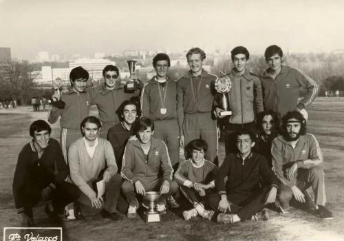 1977-IV-Cross-Universitario.-Casa-de-Campo-Equipos-D.Soto-y-EU-EGB-junto-con-otros-equipos
